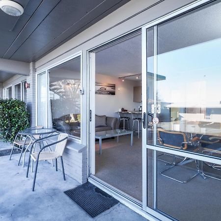 Twin Peaks Lakeside Inn Taupo Bagian luar foto