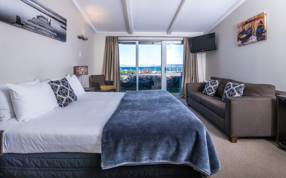 Twin Peaks Lakeside Inn Taupo Bagian luar foto