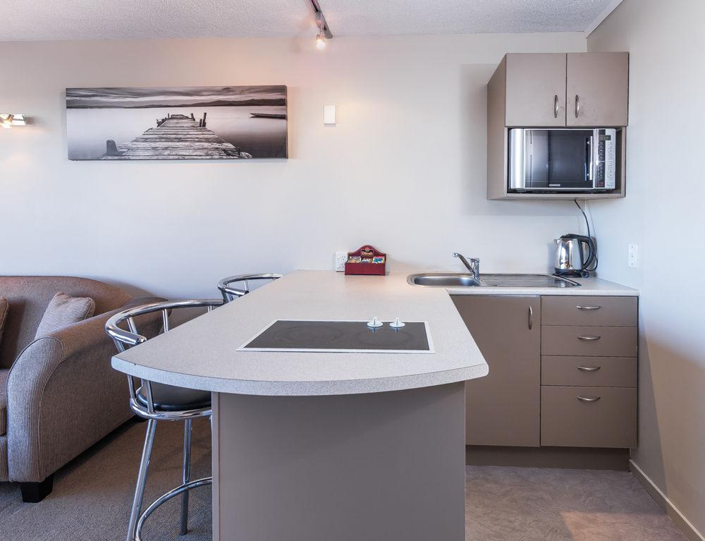 Twin Peaks Lakeside Inn Taupo Bagian luar foto