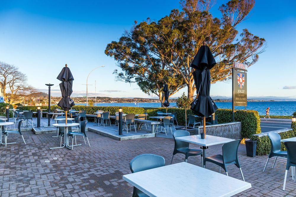 Twin Peaks Lakeside Inn Taupo Bagian luar foto