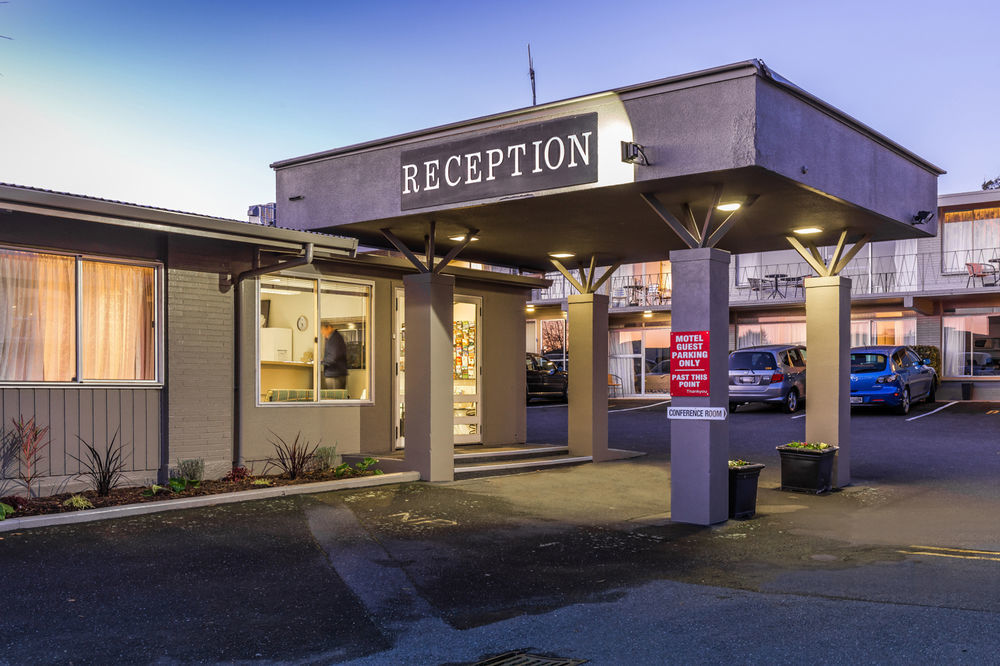 Twin Peaks Lakeside Inn Taupo Bagian luar foto