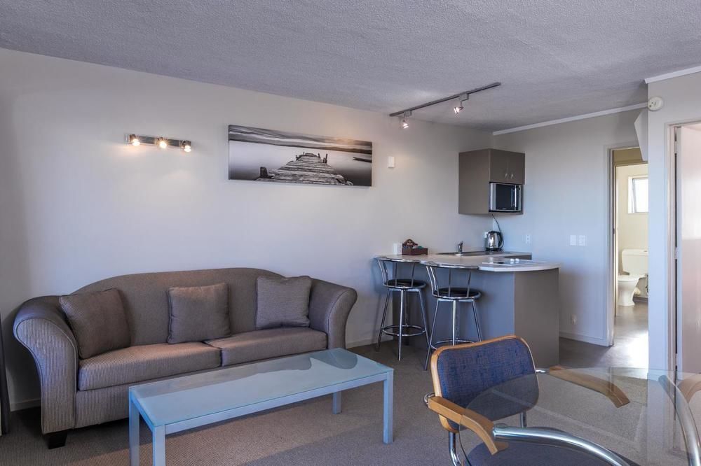 Twin Peaks Lakeside Inn Taupo Bagian luar foto