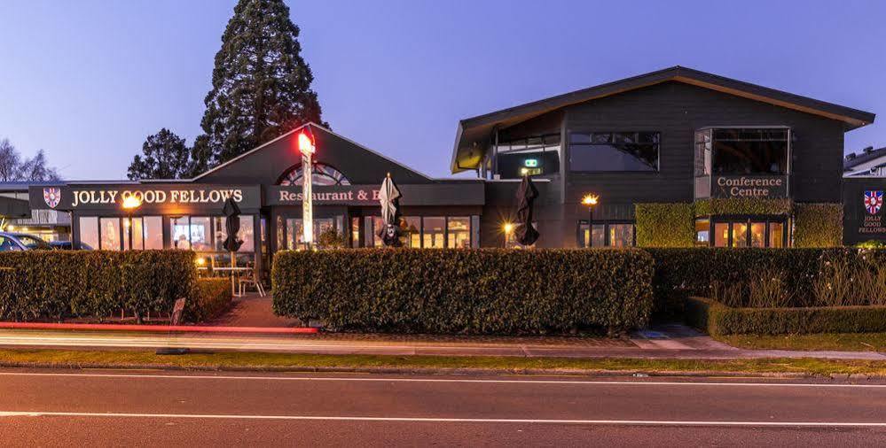 Twin Peaks Lakeside Inn Taupo Bagian luar foto